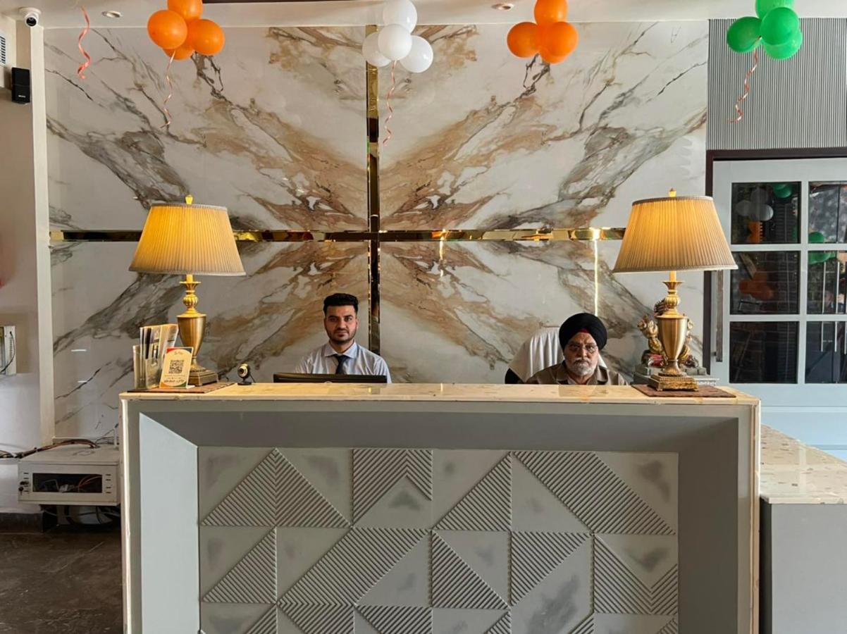 Green Hotel & Restaurant Pathānkot 외부 사진